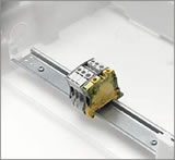 установка DIN-рейки для клеммных блоков