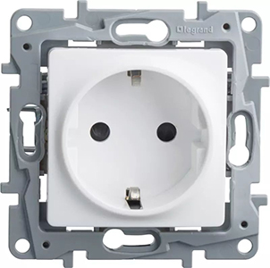 розетка 1-местная Legrand Etika 672222 с з/к - внешний вид