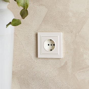 рамка 1-постовая IEK РУ-1-БрЖ Brite - пример установки