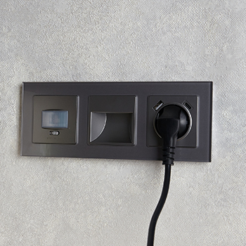 рамка 3-постовая IEK РУ-3-2-БрСе Brite - пример установки